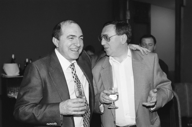 Boris Berezovsky laughing with Vladimir Gusinsky, as both hold drinks, January 1998.