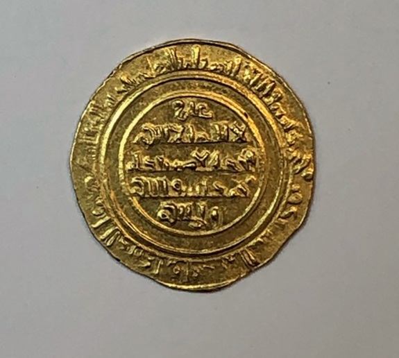 Figure 11.2. The reverse of a gold coin, called a dinar, minted in Alexandria. The inscription is in Arabic.
