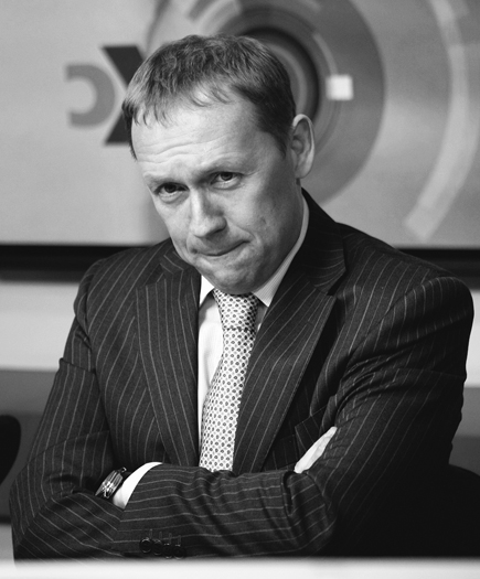 Andrei Lugovoi grimacing with his arms folded, March 2009.