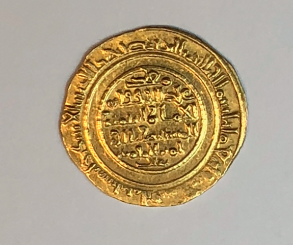Figure 11.1. The obverse of a gold coin, called a dinar, minted in Alexandria. The inscription is in Arabic.