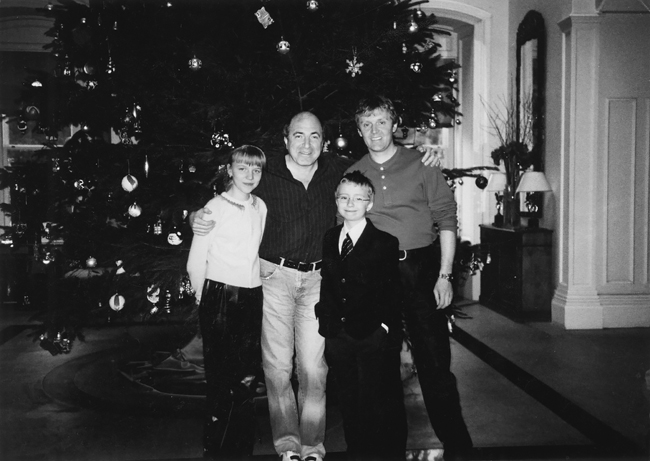 Alexander Litvinenko and Boris Berezovsky standing in front of a Christmas tree with Litvinenko’s children, Sonia and Anatoly. Berezovsky has his arms around Sonia and Litvinenko.