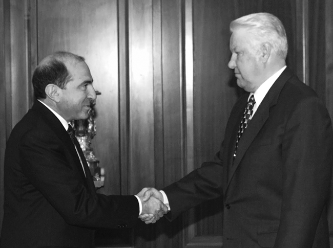 Boris Berezovsky shaking hands solemnly with Russian president Boris Yeltsin, 1994.