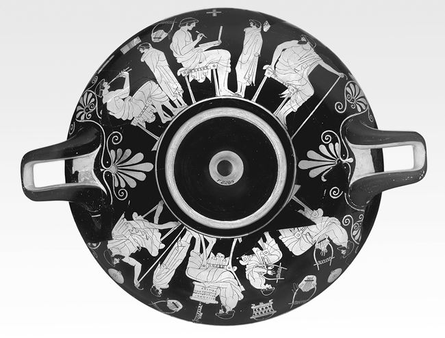 Bottom of a ceramic bowl with two handles and with figures painted all around it.